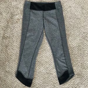 Lululemon Legging Crops Gray & Black Size 4